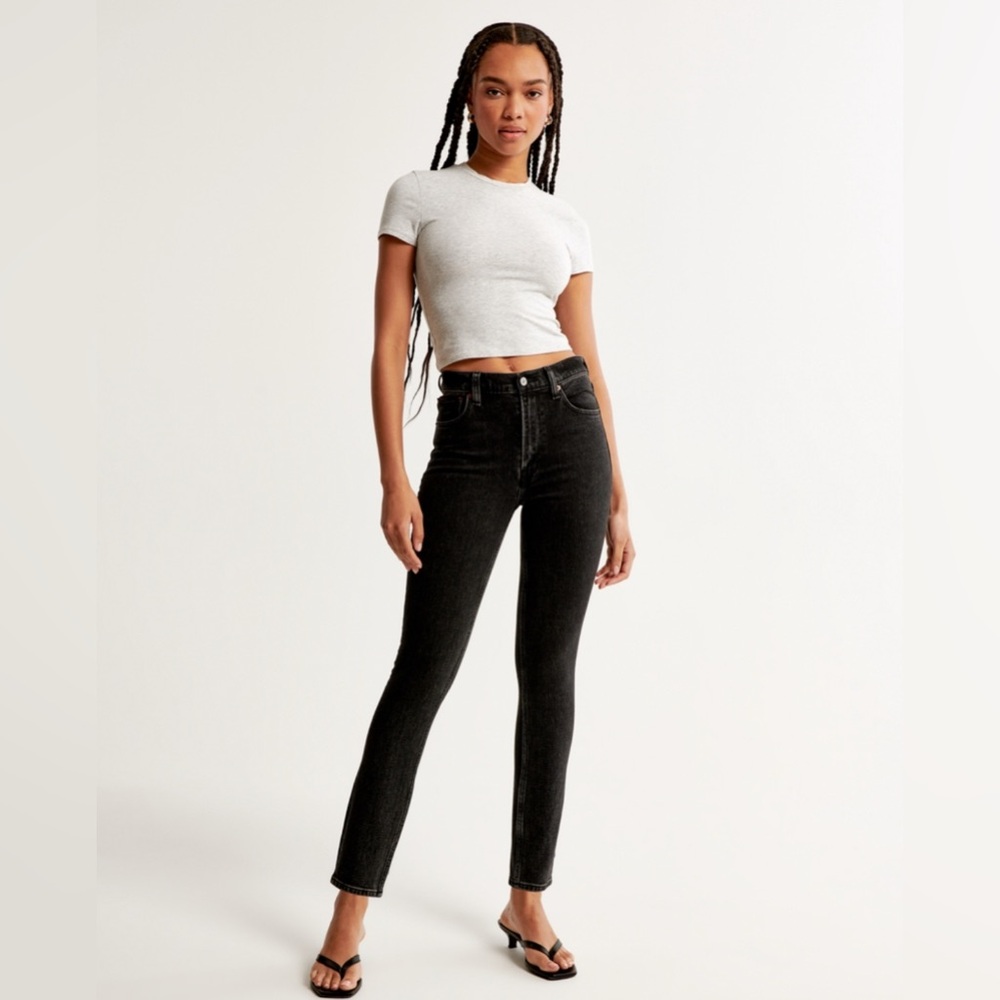 NWOT // Abercrombie - High Rise Skinny Jean